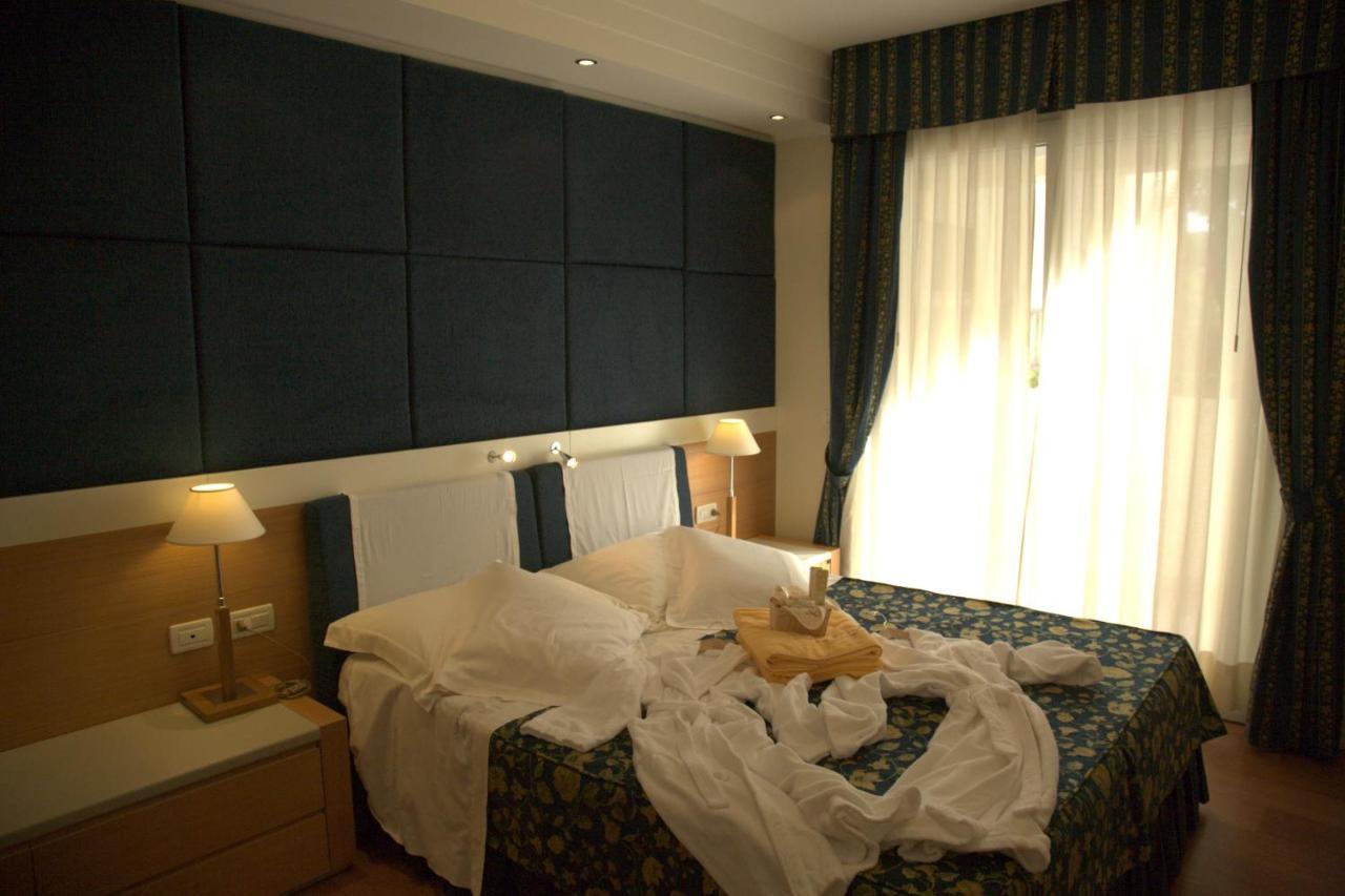 Aparthotel England Riccione Exterior foto